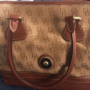 Dooney & Bourke Bags - Dooney & Bourke Handbag, used in great shape Dooney & Bourke Bags - Dooney & Bourke Handbag, used in great shape